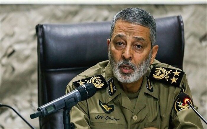 فرمانده کل ارتش: آدرس‌های تحریف‌نشده از دفاع مقدس به نسل آینده بدهیم