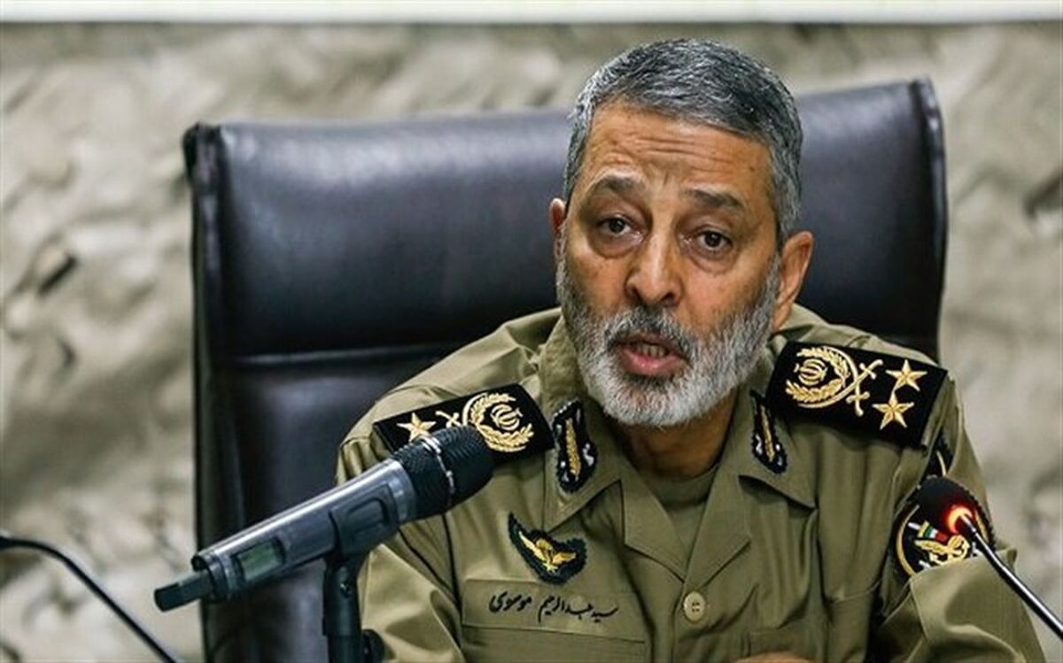 فرمانده کل ارتش: آدرس‌های تحریف‌نشده از دفاع مقدس به نسل آینده بدهیم