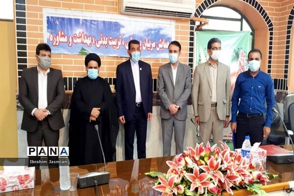 تجلیل از معاونان، مربیان پرورشی، مشاوران و سرگروه‌های درس تفکر و سبک زندگی بندر ریگ