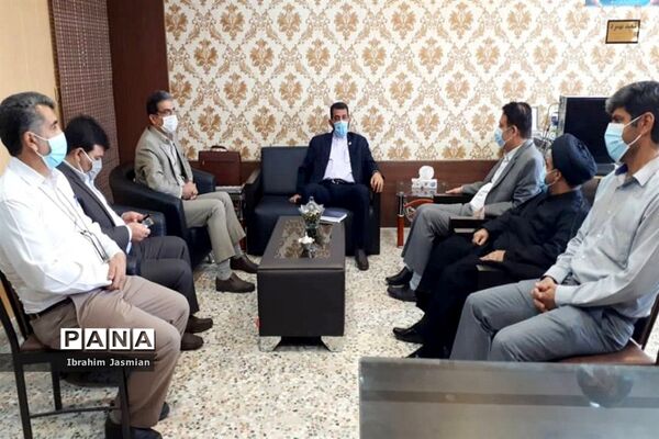 تجلیل از معاونان، مربیان پرورشی، مشاوران و سرگروه‌های درس تفکر و سبک زندگی بندر ریگ