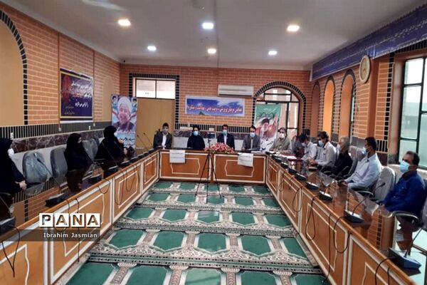 تجلیل از معاونان، مربیان پرورشی، مشاوران و سرگروه‌های درس تفکر و سبک زندگی بندر ریگ