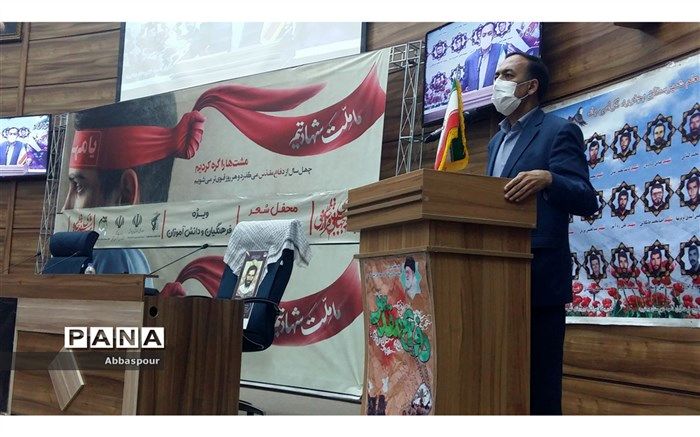 معلمان هم در صحنه جنگ  و هم در پشت جبهه، رزمنده پرور، بودند