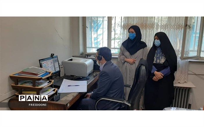 بازدید معاون  آموزش متوسطه منطقه چهار از روند آموزش مجازی  مدارس