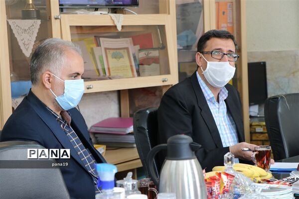 بازدید گروه ارزیابی معاونت پرورشی از فعالیت های  مدارس منطقه 19