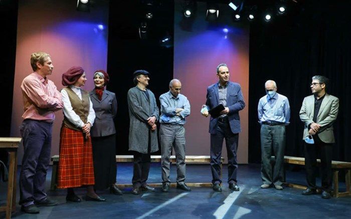 تجلیل از داود دانشور در روزهای پایانی اجرای نمایش «بیداری»