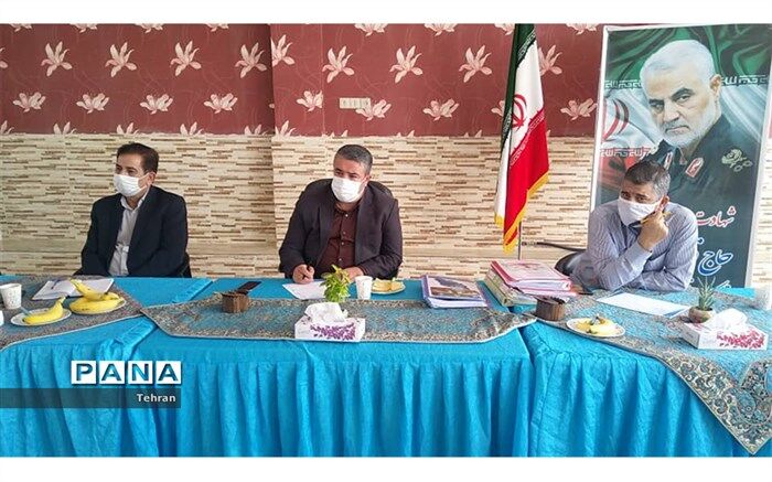 برگزاری نشست صمیمانه مدیر آموزش و پرورش منطقه ۱۷ با شورای آموزگاران دبستان هیات امنایی شهید رجبی