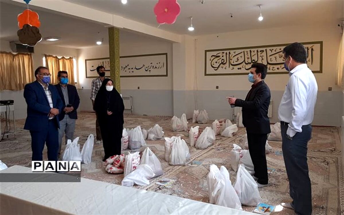 توزیع 20 بسته  غذایی بین خانواده های بی بضاعت دانش آموزان دبستان حضرت قاسم یزد