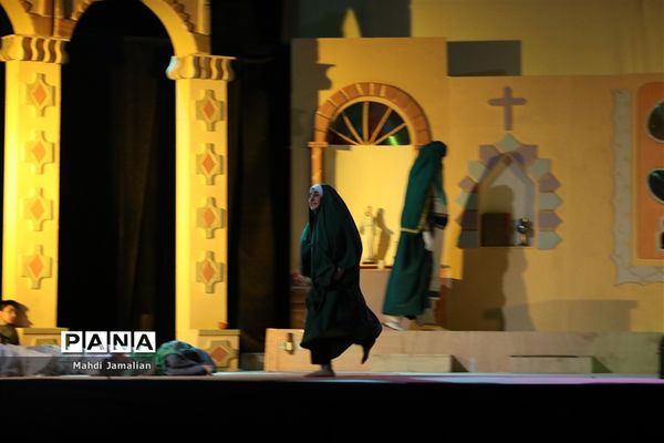 اجرای نمایش «الشمس تشرق من حلب»