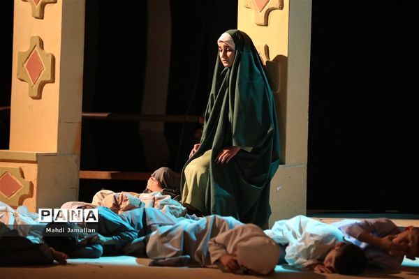 اجرای نمایش «الشمس تشرق من حلب»