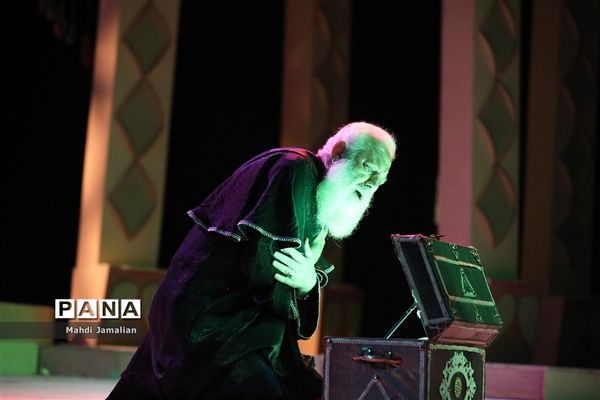 اجرای نمایش «الشمس تشرق من حلب»