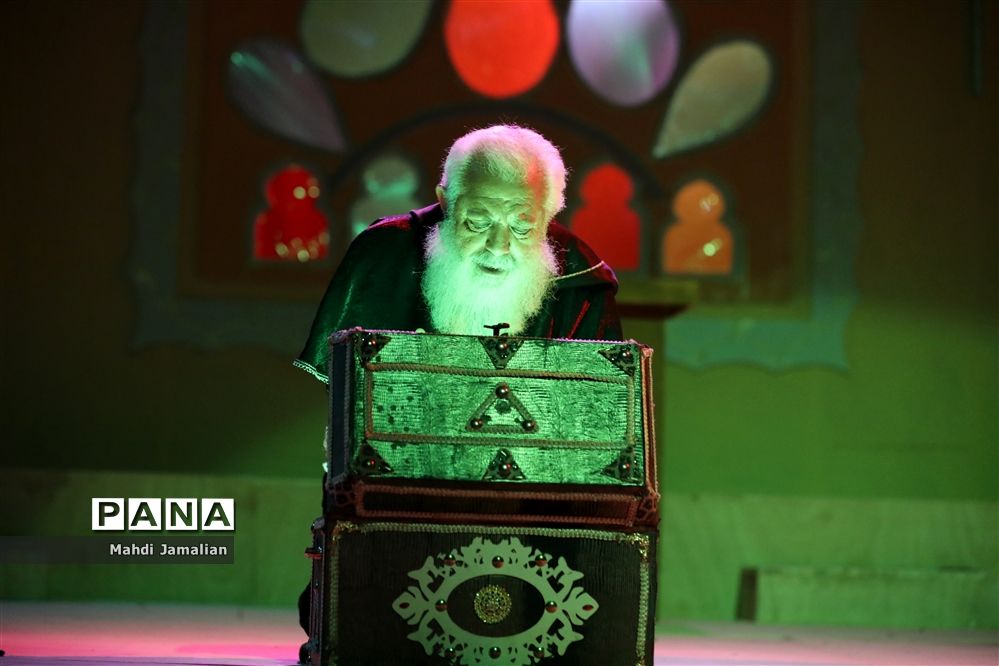 اجرای نمایش «الشمس تشرق من حلب»