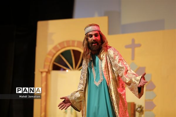 اجرای نمایش «الشمس تشرق من حلب»