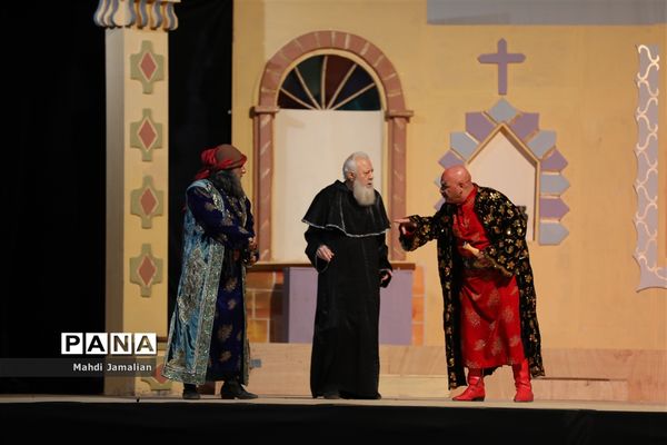 اجرای نمایش «الشمس تشرق من حلب»