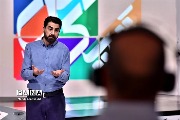 پشت صحنه برنامه تلویزیونی چهل تیکه