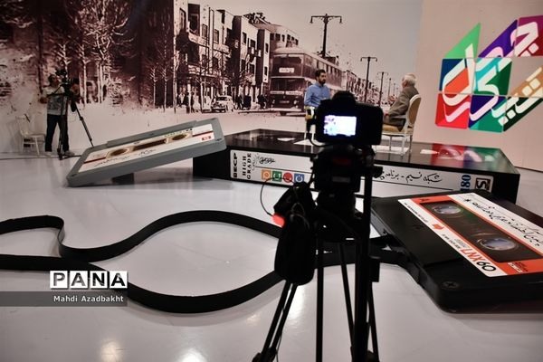 پشت صحنه برنامه تلویزیونی چهل تیکه