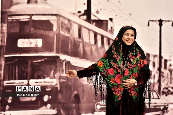 پشت صحنه برنامه تلویزیونی چهل تیکه