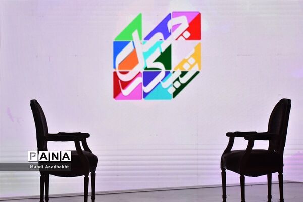 پشت صحنه برنامه تلویزیونی چهل تیکه