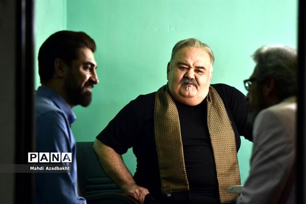 پشت صحنه برنامه تلویزیونی چهل تیکه
