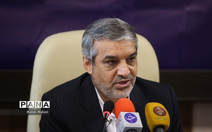 زینی‌وند: همه مدارس از اپلیکیشن شاد استفاده می‌کنند