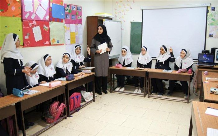 مشاور رئیس سازمان پژوهش: برای کاهش تمرکز، 6 ساعت برنامه‌ریزی درسی را به مدارس سپرده‌ایم