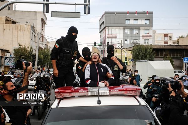 اوباش گردانی در محله مشیریه