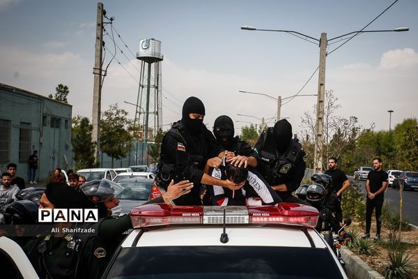 اوباش گردانی در محله مشیریه