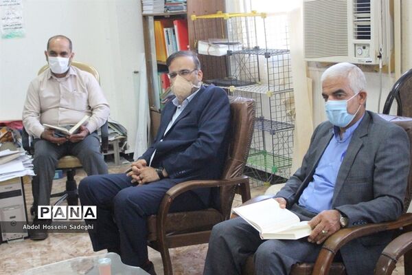جلسه قرآن و تفسیر بین کارکنان اداره  حراست و اداره قرآن ، نماز و عترت آموزش و پرورش استان بوشهر