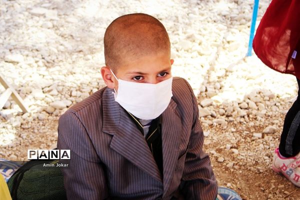 آیین تحلیف دانش‌آموزان و مربیان پیشتاز منطقه عشایری کوه درا نورآباد ممسنی