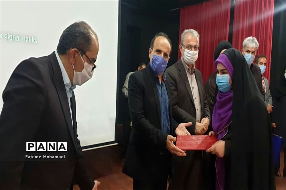 تجلیل از رتبه‌های برتر کنکور سراسری شهرستان محمودآباد