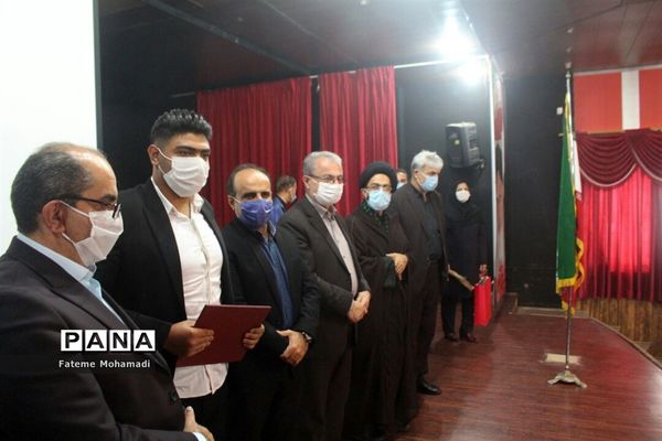 تجلیل از رتبه‌های برتر کنکور سراسری شهرستان محمودآباد