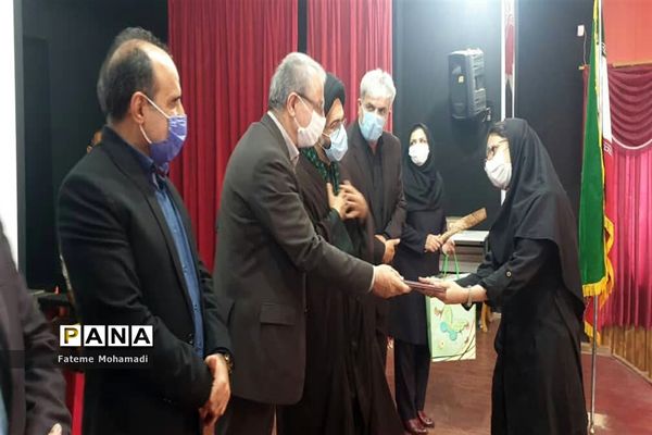 تجلیل از رتبه‌های برتر کنکور سراسری شهرستان محمودآباد