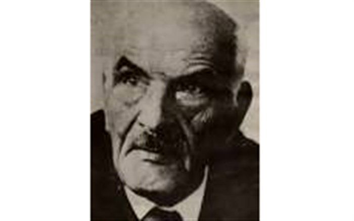 معلمی که اولین مدرسه را در زادگاه خود تاسیس کرد