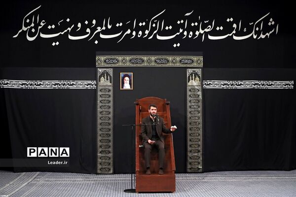 مراسم عزاداری و قرائت زیارت اربعین در حسینیه امام خمینی با حضور رهبر معظم انقلاب اسلامی