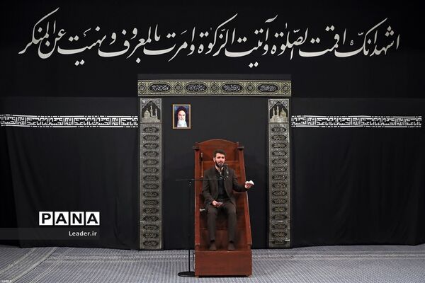 مراسم عزاداری و قرائت زیارت اربعین در حسینیه امام خمینی با حضور رهبر معظم انقلاب اسلامی