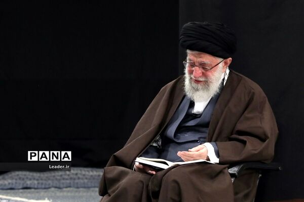 مراسم عزاداری و قرائت زیارت اربعین در حسینیه امام خمینی با حضور رهبر معظم انقلاب اسلامی