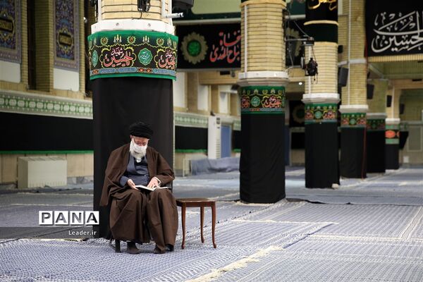 مراسم عزاداری و قرائت زیارت اربعین در حسینیه امام خمینی با حضور رهبر معظم انقلاب اسلامی