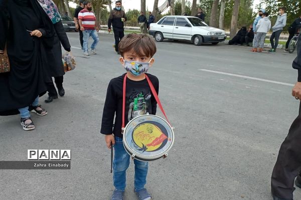 مراسم نمادین جاماندگان اربعین حسینی در گلزارشهدای شهرستان ملارد