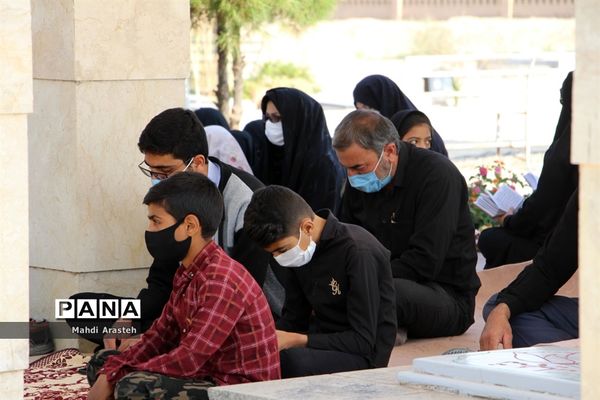 زیارت اربعین در کنار مزار شهدای  گمنام شهرستان خوسف