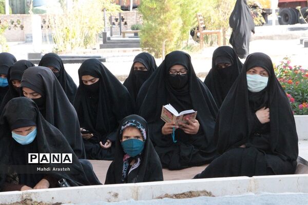 زیارت اربعین در کنار مزار شهدای  گمنام شهرستان خوسف