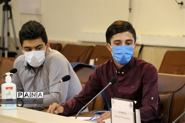 دیدار نمایندگان مجلس دانش‌آموزی و اعضای هیات رئیسه شورای دانش‌آموزی با مدیرکل آموزش و پرورش  البرز