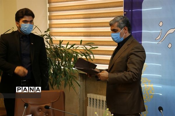 دیدار نمایندگان مجلس دانش‌آموزی و اعضای هیات رئیسه شورای دانش‌آموزی با مدیرکل آموزش و پرورش  البرز