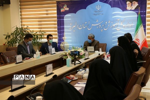 دیدار نمایندگان مجلس دانش‌آموزی و اعضای هیات رئیسه شورای دانش‌آموزی با مدیرکل آموزش و پرورش  البرز