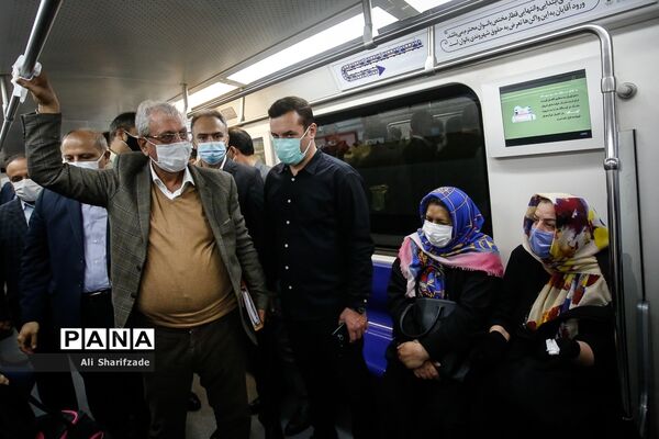 بازدید سخنگوی دولت از طرح استفاده اجباری ماسک در مترو
