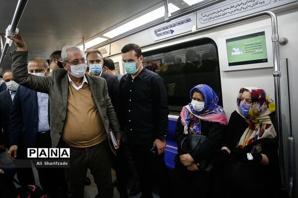 بازدید سخنگوی دولت از طرح استفاده اجباری ماسک در مترو