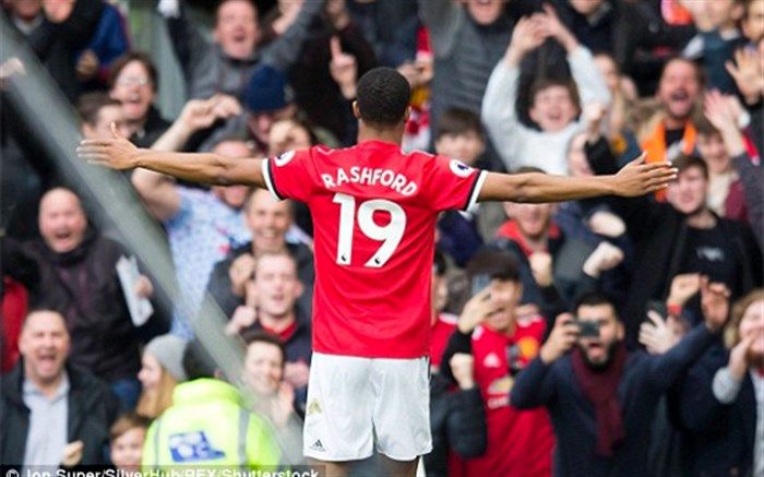 ملکه انگلیس به مهاجم جوان منچستر نشان ویژه داد