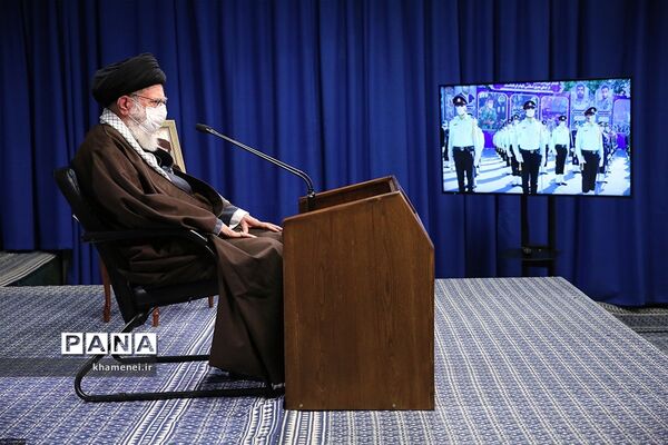 ارتباط تصویری فرمانده کل قوا با مراسم مشترک دانش‌آموختگی دانشجویان دانشگاه‌های افسری نیروهای مسلح