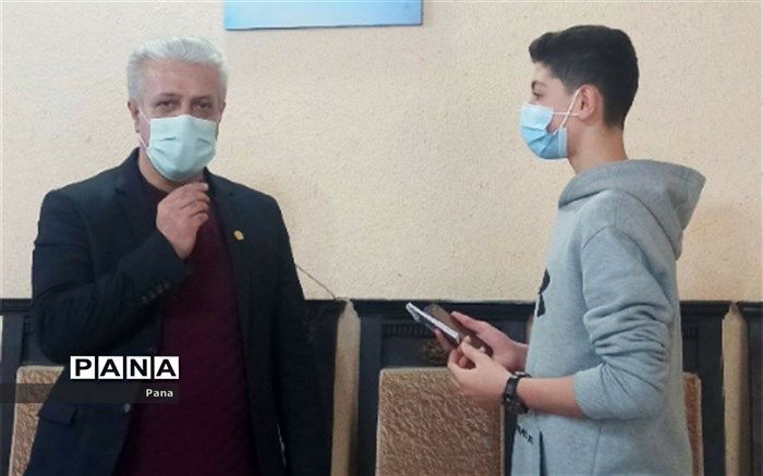 تاکنون 140 گوشی هوشمند به دانش‌آموزان تنکابن اهدا شد