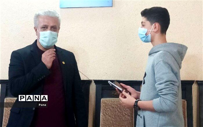 تاکنون 140 گوشی هوشمند به دانش‌آموزان تنکابن اهدا شد