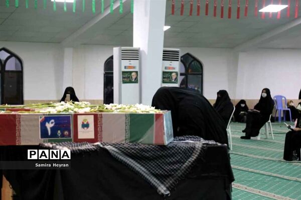 وداع با پیکر پاک 5 شهید گمنام در حسینیه جماران و مسجد امام حسین (ع) بیرجند