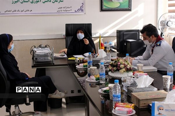نشست نمایندگان دهمین دوره مجلس دانش آموزی استان البرز